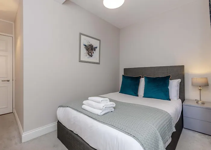 Dragon Suites - Edinburgh City Centre 2 Bed Apartment